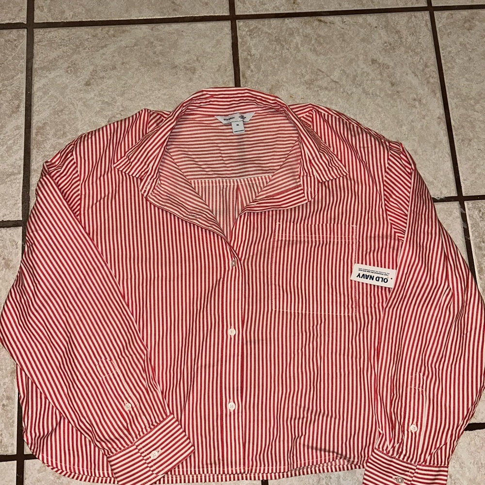 Old Navy women’s cropped Red and White Striped Shirt